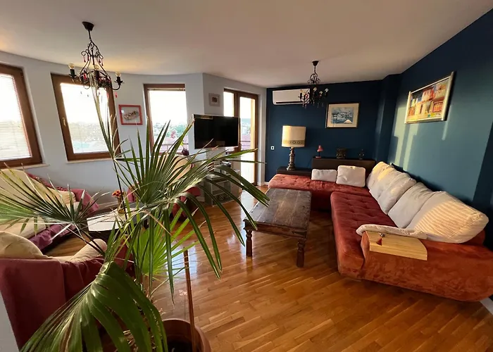 Thermae Heritage Penthouse With Garage Apartment Warna